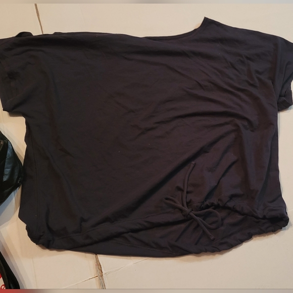 LULULEMON BLACK TSHIRT - Picture 11 of 11
